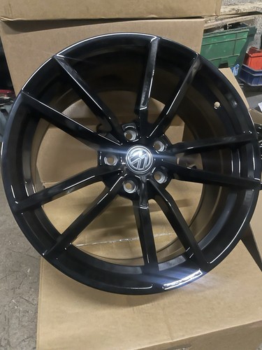 Pretoria gloss black alloy - gloss,
